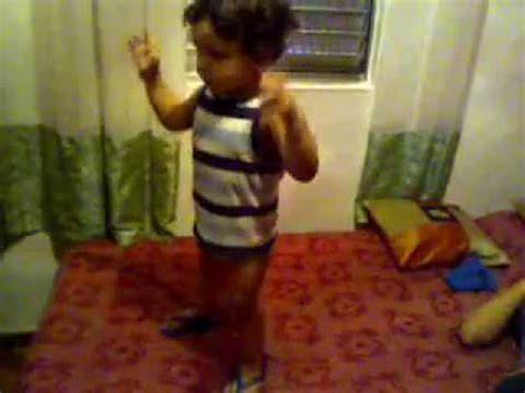 A fantastic performance of the banana boat song. Gustavo dançando " Beetlejuice Banana Boat Song " - YouTube