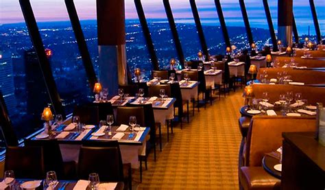 360 the restaurant at the cn tower one of toronto's finest restaurants, features unforgettable food combined with an outstanding revolving view of toronto more than 1,000 feet below. Toronto - CN Tower | Passeios e Roteiros