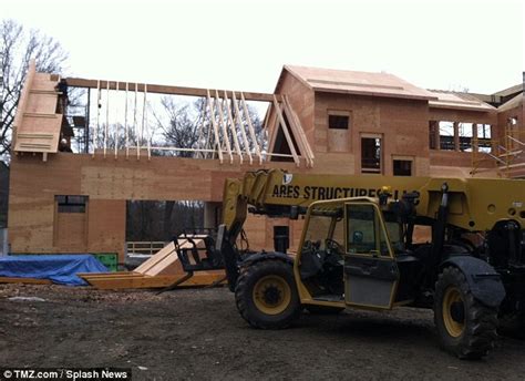 Jonathan kraft and robert k kraft were connected to this place. Gisele tom brady building boston mansion, sell house to Dr. Dre - dBTechno