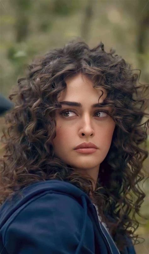Esra Bilgiç Beautiful Women Videos Girl Actors Turkish Women Beautiful