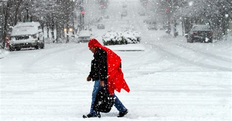 Epic Blizzard With Heavy Snow Begins To Move Up East Coast