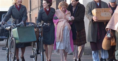 Call The Midwife Series 3 Episode 1 Gets Stellar Reviews Metro News
