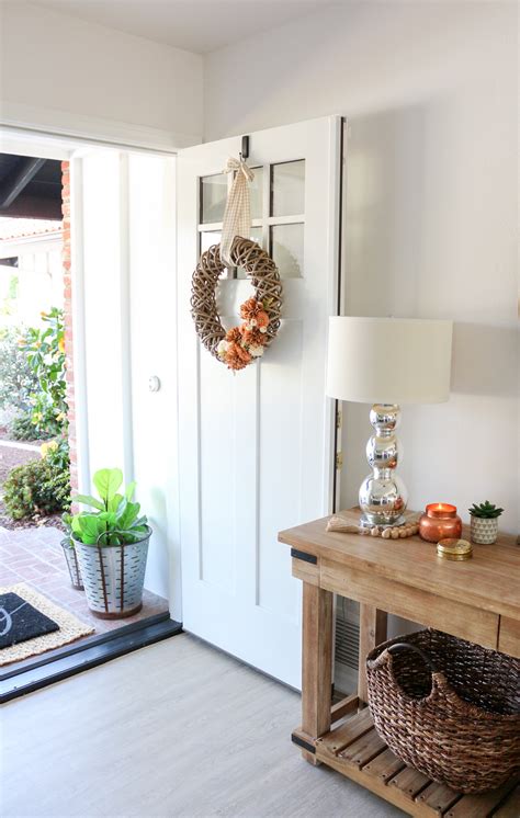 Travel inspired home decor ideas'll bring your world citizen personality and a general feeling of you are at: Fall Entryway Decor: Easy + Simple Ways to Welcome Fall ...