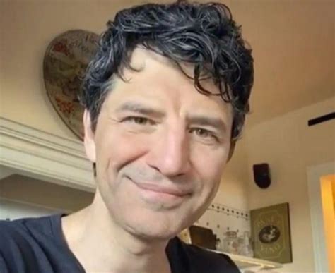 All the rights belong to the owner of the song and im not profiting by publishing. Σάκης Ρουβάς: Μπορείτε να φάτε το πρωινό σας μαζί του | in.gr