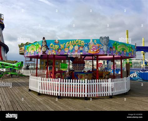 Seaside Traditional Arcade Games Hi Res Stock Photography And Images