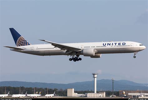 N2333u United Airlines Boeing 777 322er Photo By Sierra Aviation