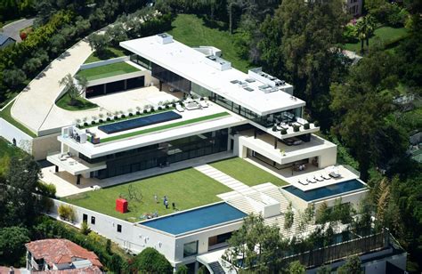 Pin By Harry On Beyonce Jay Bel Air Mansion Mansions Celebrity Mansions