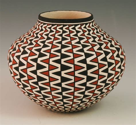 Pin By Skye On Ceramics Native American Pottery Native Pottery