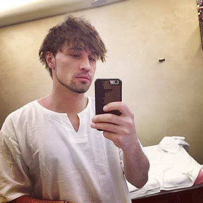 Дима билан с мамой ниной дмитриевной. Дима Билан посмеялся над собой в молодости - Вокруг ТВ.
