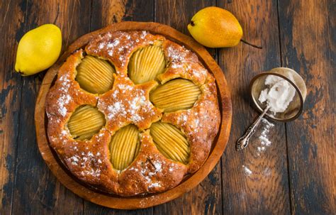 Torta di cioccolato bianco e pere questa torta di cioccolato bianco e pere è un dolce soffice e profumato, ideale anche per una merenda pomeridiana. Come fare la torta con le pere... intere - Le ricette de ...