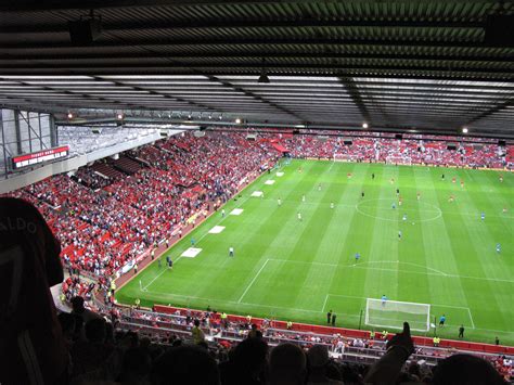 Wow! Fakta dan Sejarah seputar Stadion Old Trafford ~ unikposts
