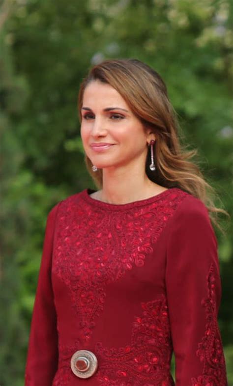 Pin De Lou De Marie En Queen Rania Of Jordan Rania De Jordania Jordania Outfits