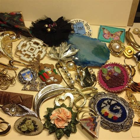 Vintage Lot Of BROOCH Pins Mixed Brooches Enamel Rhinestone Costume Jewelry Broches