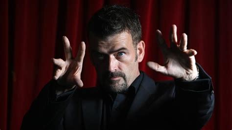 Hypnotist Peter Powers Brings His Naughty Naught Hypno Show To Castle