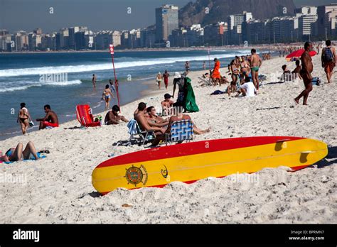 Rio De Janeiro Br Sil C L Bre Plage De Copacabana Un Paradis De