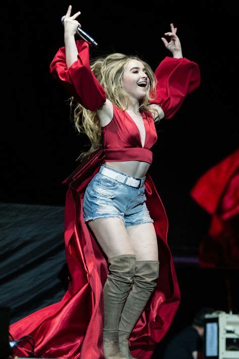When She Went On Tour With The Vamps Sabrina Carpenter In 2019