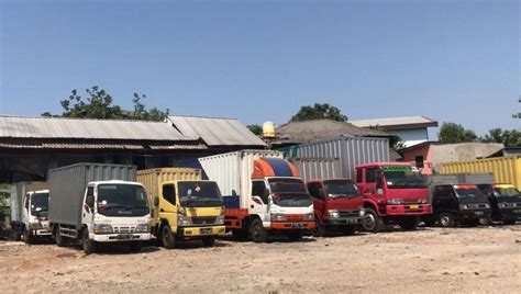 Gambar tentang angkutan barang untuk pindahan Sewa Mobil Box dan Truk 