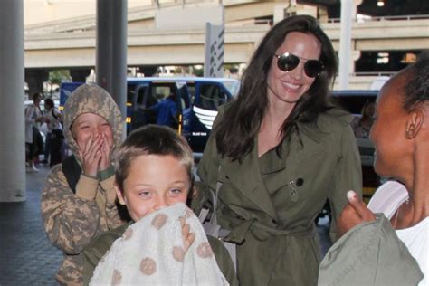 Von dem phänomen, das auch „blutregen genannt wird, wurden teile der schweiz, frankreichs, spaniens, andorras sowie deutschlands getroffen. Angelina Jolie: Sieht das für Brad Piit wie eine Flucht ...