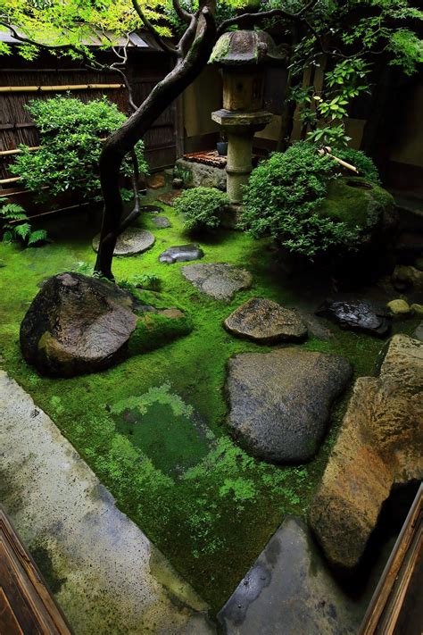燈籠と飛び石の美しい角屋の中庭 Japan Garden Japanese Garden Landscape Japanese