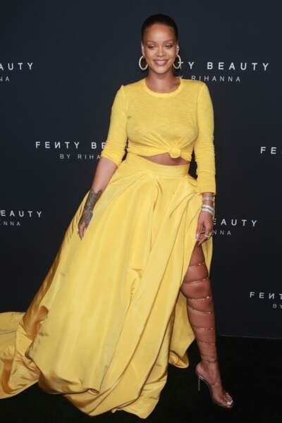 Rihanna Plus Belle Et Sexy Que Jamais Dans Un Ensemble Dévoilant Sa