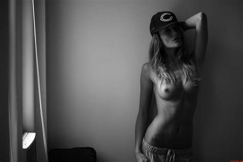 Naked Sarah Dumont Added 07 19 2016 By MOMUSICMAN