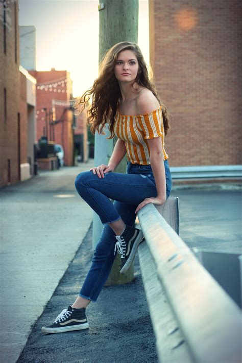 Sitting Modeling Model Poses For Photo Shoots The First Photo Shows