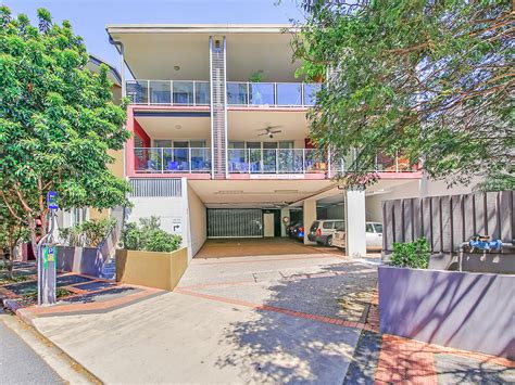 Very beautiful and spacious 3bedrooms plus study executive apartment for rent to suitable family.call for. Studio Bedroom Apartments & units for Rent in Brisbane ...