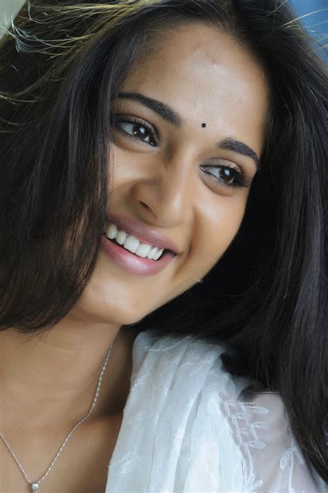 Anushka Anushka Shetty Cute Smiling Face Stills
