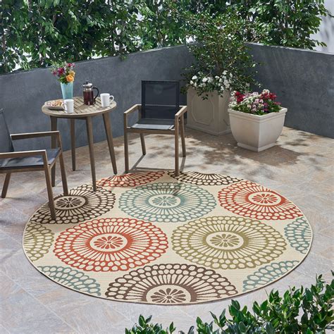Amazon's choice for 7 ft round rugs. Belle Outdoor 7'10" Round Medallion Area Rug, Ivory and ...