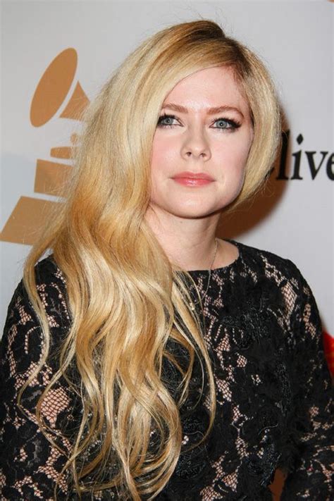 Avril Lavigne Wavy Golden Blonde Side Part Hairstyle Steal Her Style