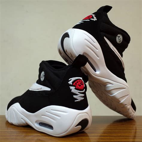As a fan of basketball shoes, this is amazing. Nike Air Shake NDestrukt Black White Dennis Rodman ...
