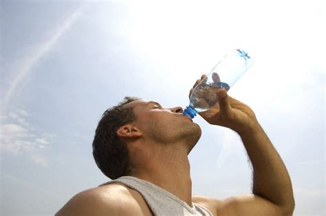 Wer zu wenig Wasser trinkt erhöht Risiko für Herzversagen FITBOOK