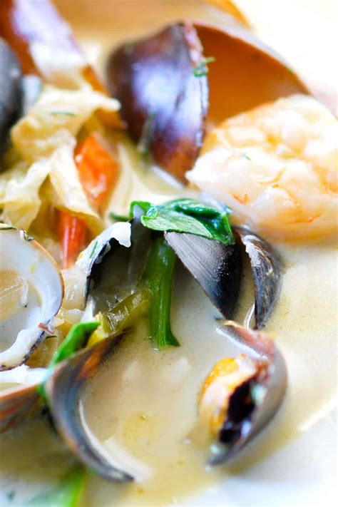 This stew can be served with boiled yucca or plantains and a vegetable salad. Seafood Stew with White Wine, Garlic and Fennel