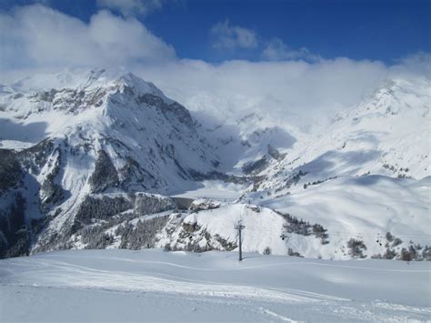 Auf ihrer lieblingsstrecke musste sich die bernerin in einem chaotischen rennen nur sofia goggia. Lifte & Pisten in Crans-Montana