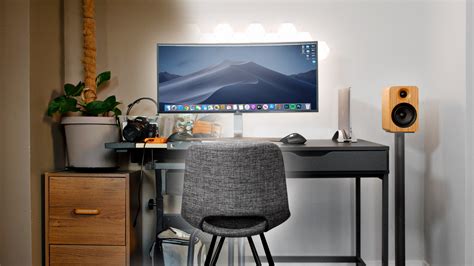 Minimal Desk Set-Up for Creatives - Justin Tse