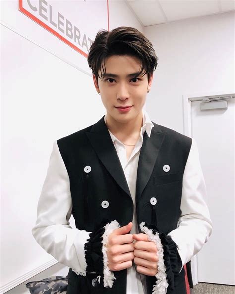 Video klip berdurasi tiga menit tersebut berhasil mencetak rekor baru sebagai video tercepat dalam sejarah youtube yang meraih 130 juta viewer dalam waktu 1 hari 5 jam. 10 Idol yang Miliki Lesung Pipi Terindah, Senyumnya Bikin Ambyar