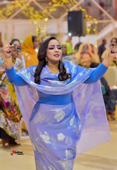شاهد بالفيديو الفنانة هدى عربي تقدم وصلة رقص مثيرة مع الفنان محمد بشير بعد أن ردد اسمها أكثر