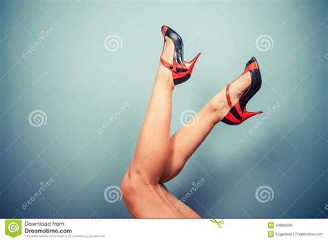 Seksowne Kobiet Nogi W Szpilkach Zdjęcie Stock Obraz złożonej z ciało