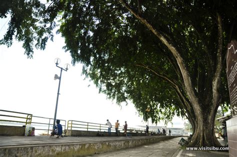 This has been and will always be our pledge. Sibu Rejang Esplanade | Sibu Watefront : Visit Sibu | Sibu ...