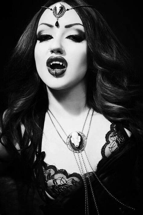 Pin de ilion Jones em Gothic Punk Vampire Beleza gótica Mulher Vampiros