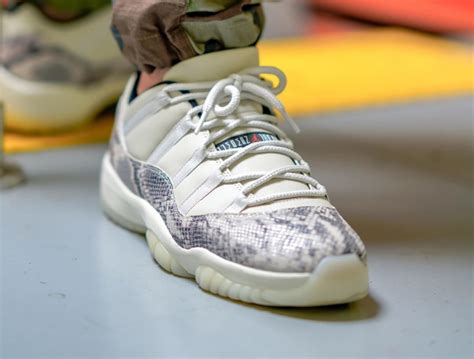 The upper is also built with leather instead of mesh, while the air midsole gives way to an icy translucent outsole. Faut-il acheter la Air Jordan 11 Low LE 'Snakeskin Python ...