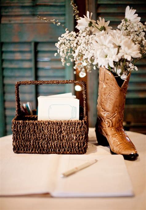 A wedding isn't complete without a little country music touch. A Country Wedding Theme | Arabia Weddings