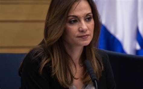 קובי קואנקס, epa ) חברת הכנסת יפעת שאשא ביטון (תקווה חדשה), שמיועדת לתפקיד שרת החינוך, הגישה היום (רביעי) לבית משפט השלום בירושלים תביעת דיבה נגד יאיר נתניהו. יומן בחירות: יום שבת, 26 בדצמבר 2020 | זמן ישראל