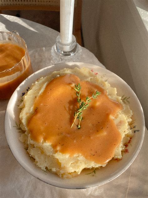 Creamy Mashed Potatoes with Gluten Free Gravy