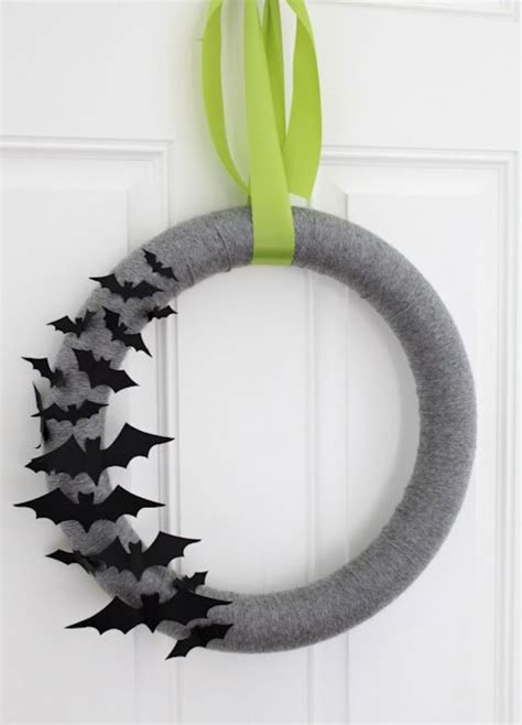 13 Easy Diy Halloween Wreaths You Will Be Dying To Make Holidappy