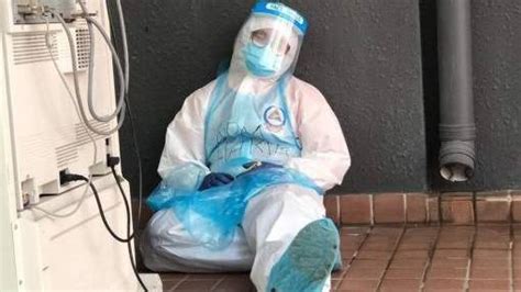 Riba anak dengan menghadap mukanya kea rah. Tanda Positif Virus Covid-19 — Kelateku