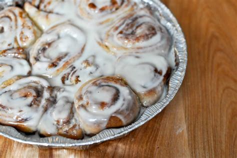Vanilla Cream Glaze for Cinnamon Rolls