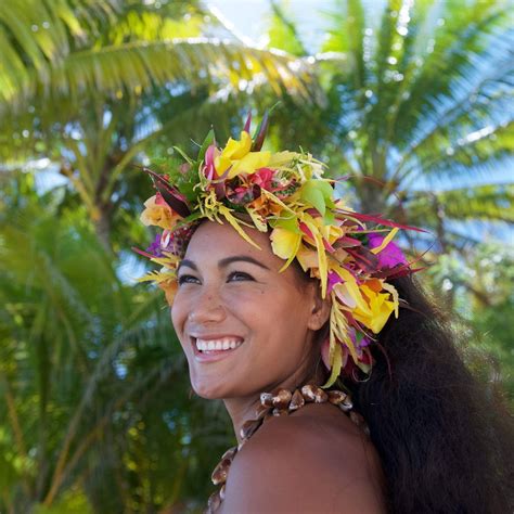 beautiful tahitian woman hawaiian woman tahiti polynesian dress