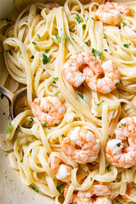 This shrimp scampi recipe is the best way to make easy look elegant with large shrimp bathed in a garlicky, lemony butter sauce dished up as an appetizer or served as a main with pasta, zucchini noodles, or over rice. Shrimp Scampi Linguine - Vikalinka