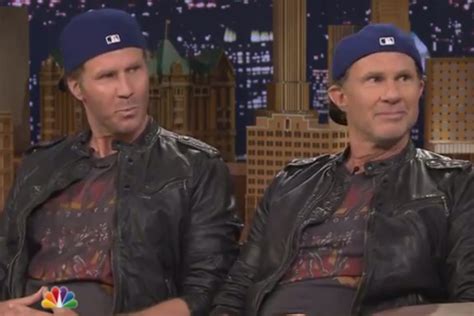 Chad smith has played pearl drums for the majority of his career but made the switch to dw drums in 2016. Will Ferrell e Chad Smith travam duelo de bateria